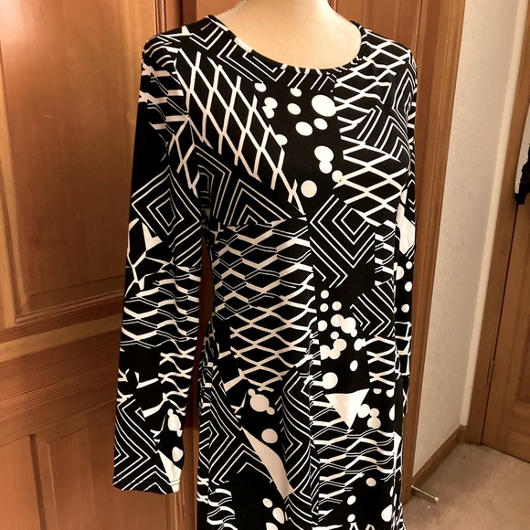 Geo Tee style Bodycon Dress - Picture 2 of 13